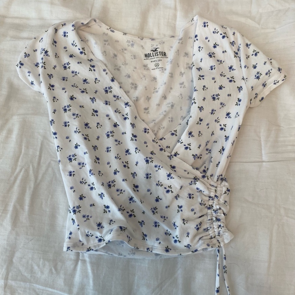 Hollister floral baby tee NWOT